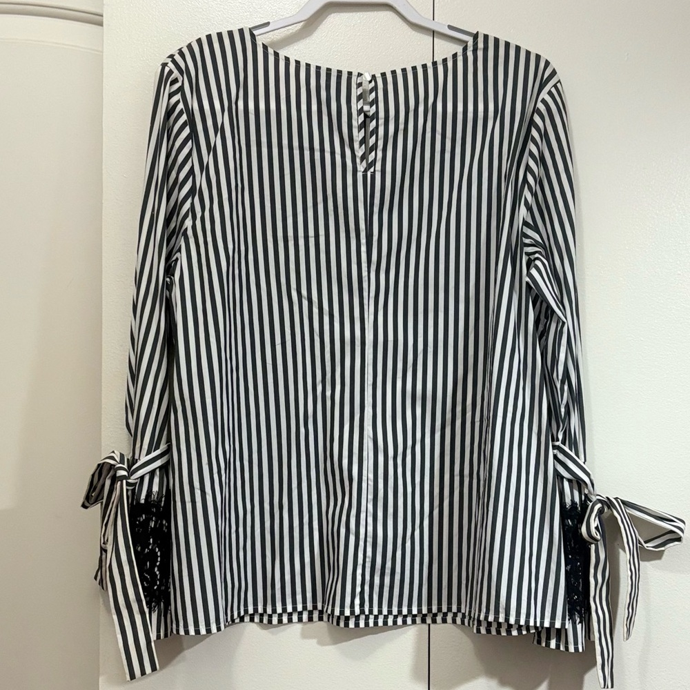 Worthington White and Gray Boxy Tie Front Blouse - Picture 7 of 8